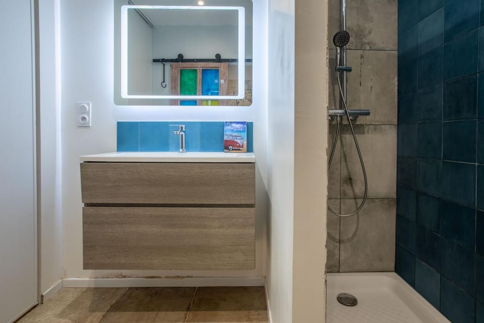 Bathroom, Living room