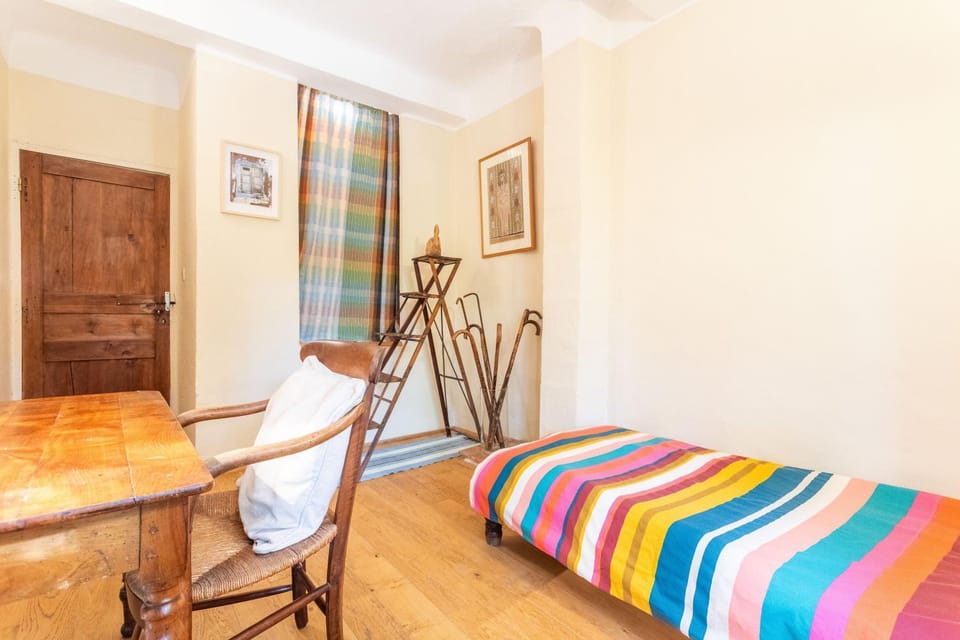 Property building, Living room, Bedroom