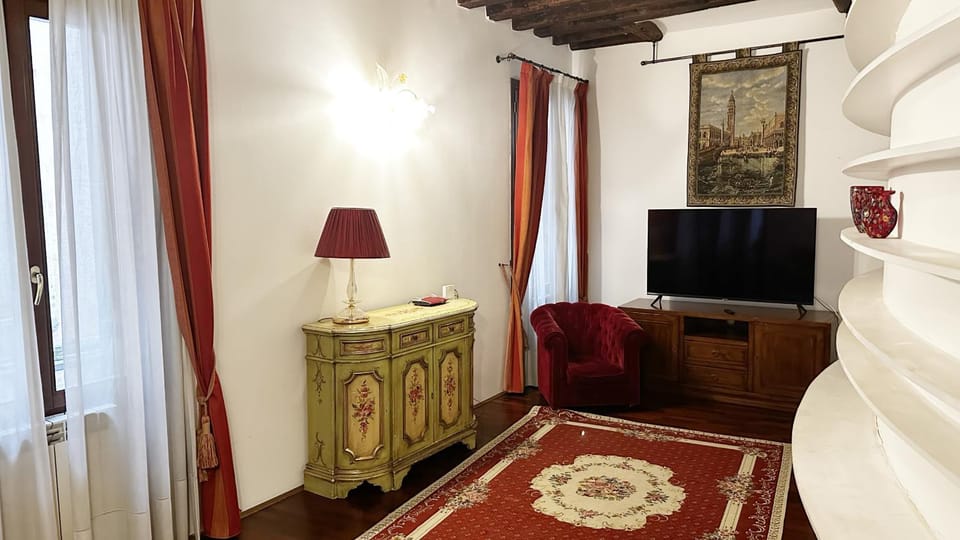 Communal lounge/ TV room, Living room