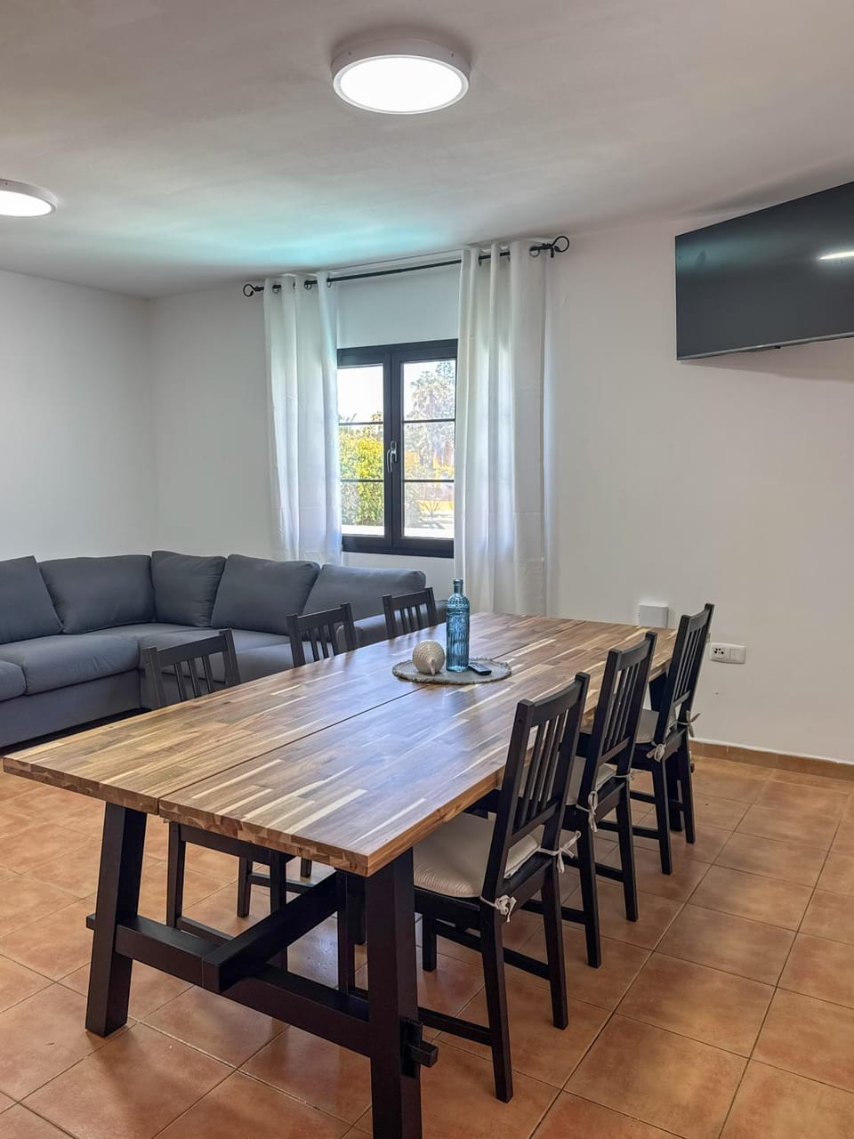 TV and multimedia, Living room, Seating area, Dining area