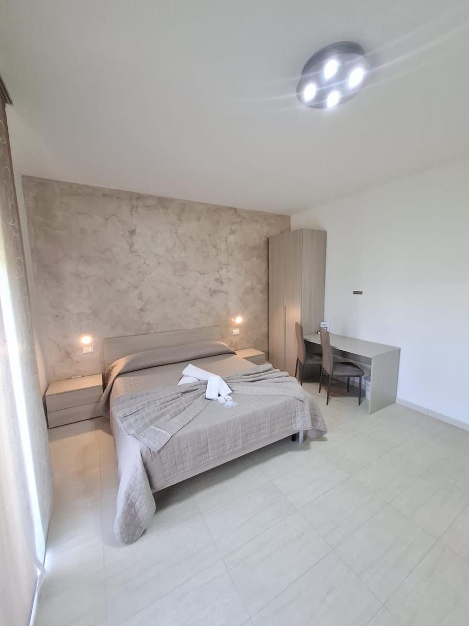 Fly to Venice Airport View Bed and Breakfast in Venice