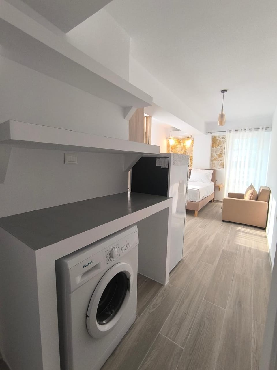 Photo of the whole room, washing machine