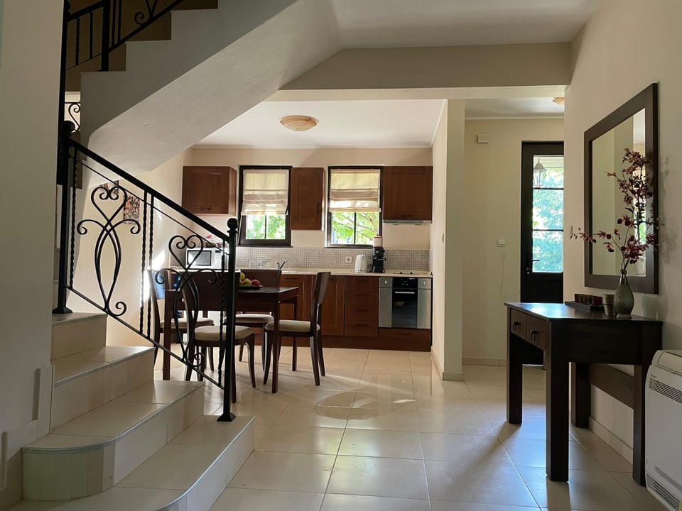 Living room, Dining area, kitchen