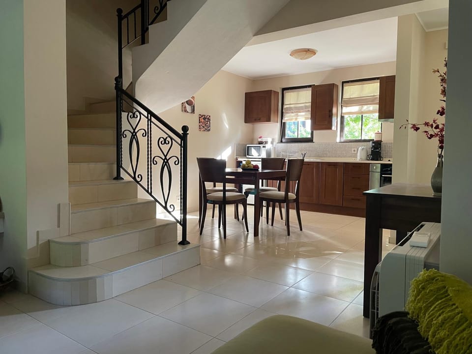 Living room, Dining area, kitchen