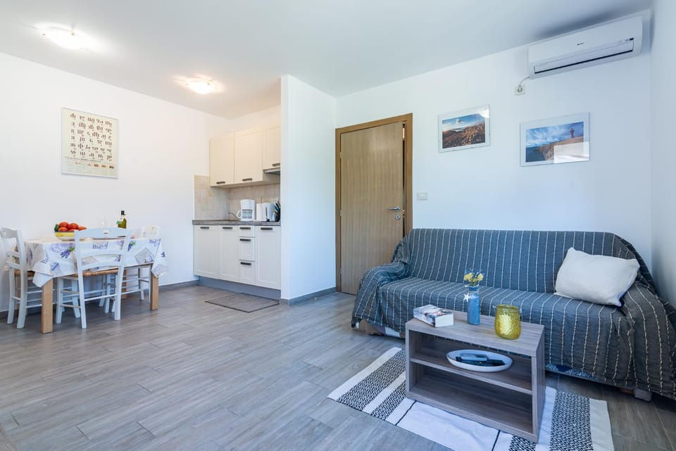 Kitchen or kitchenette, Living room, Seating area