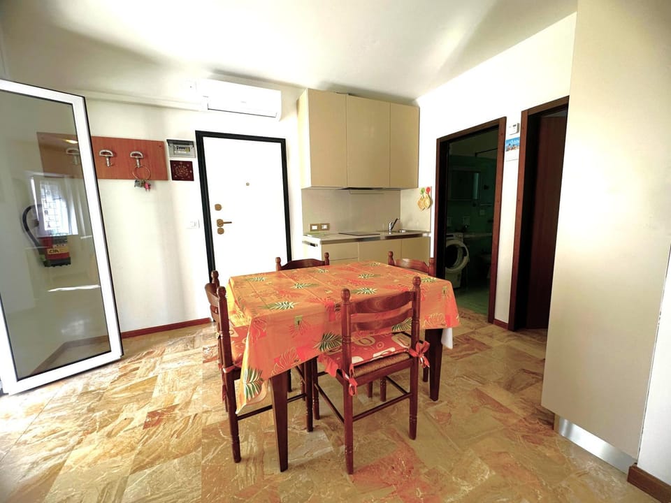Living room, Dining area, Lunch