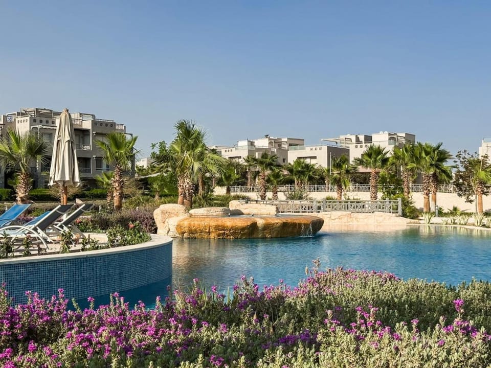 Poolside 2BR Chalet at Einbay Resort Steps from the Water Apartment in Egypt