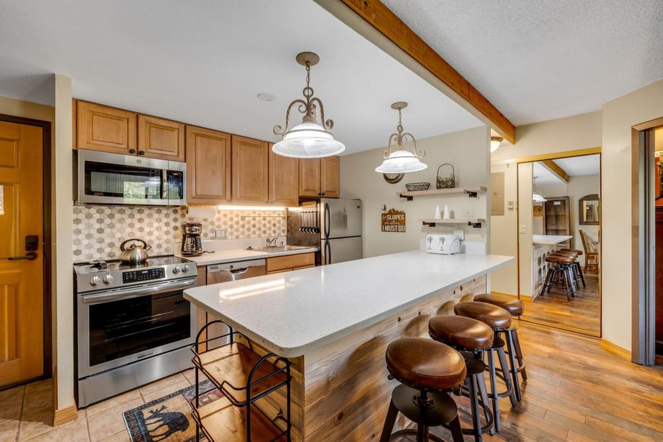 Trails End 413 by Ski Country Resorts Apartment in Breckenridge