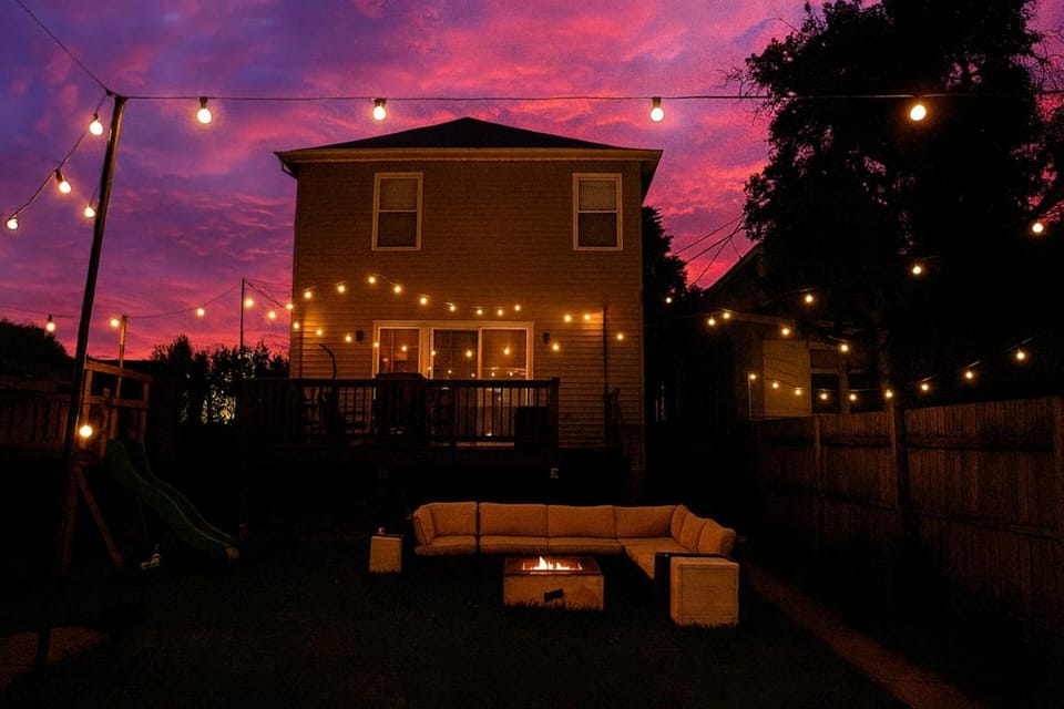 Game Room • Fire-pit • Playground • Gym • Billiard House in Chicago