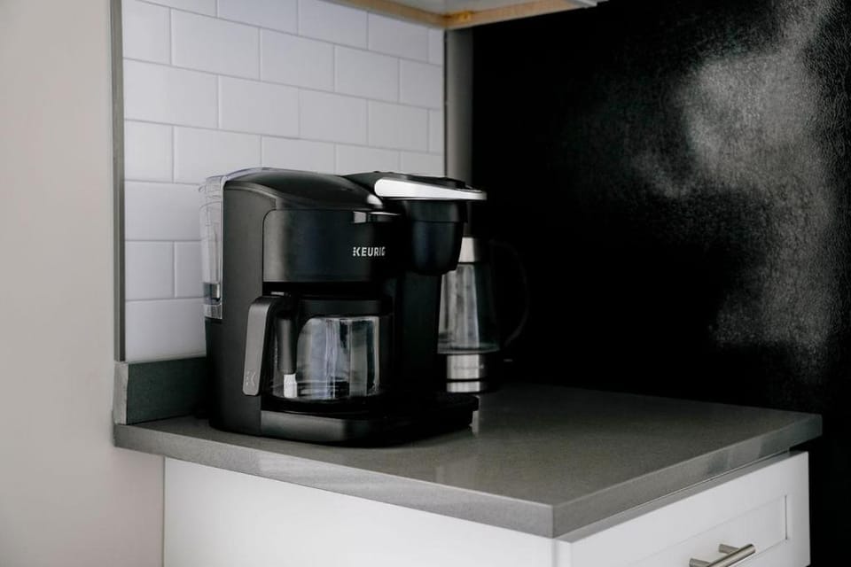 Private Workspace • Sleeps4 • Modern Stylish Stay Apartment in Chicago