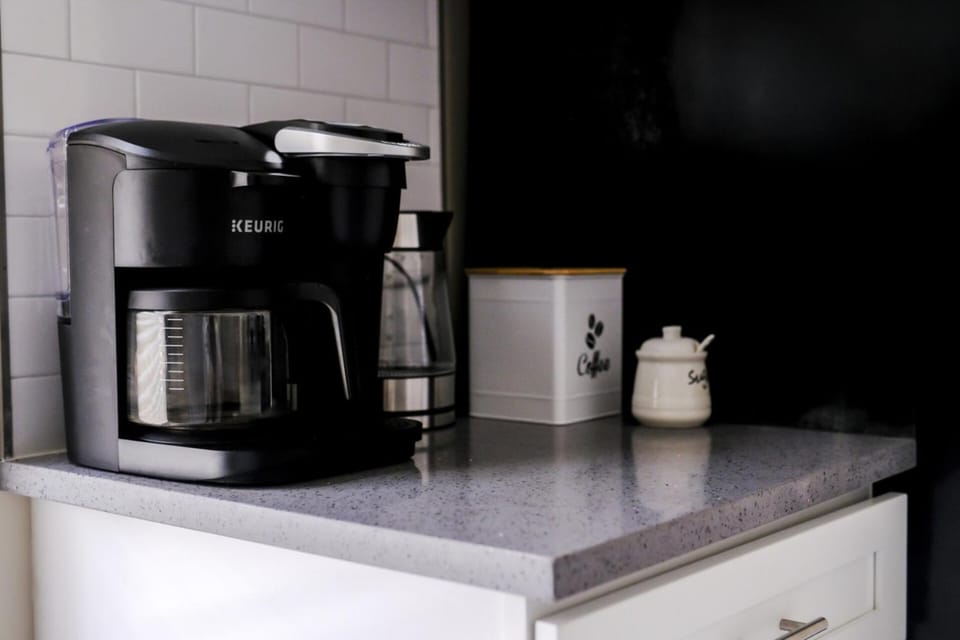 Sleeps 4 • New Modern 1BR • Private Workspace Apartment in Chicago