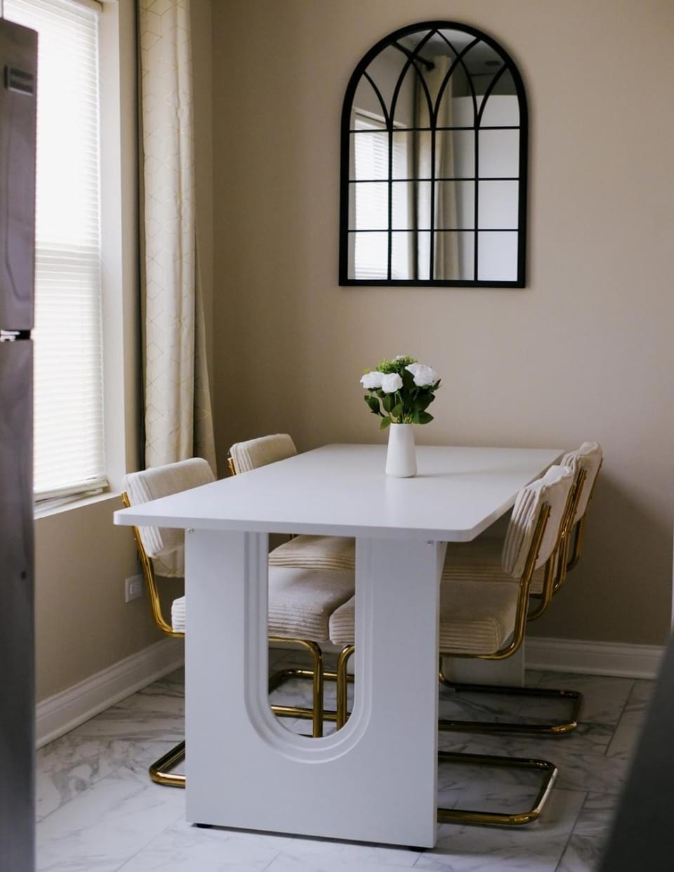 Sleeps 4 • New Modern 1BR • Private Workspace Apartment in Chicago