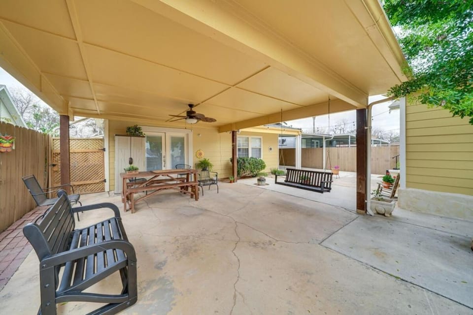 Chic San Antonio Cottage - 5 Miles to Downtown Country House in San Antonio