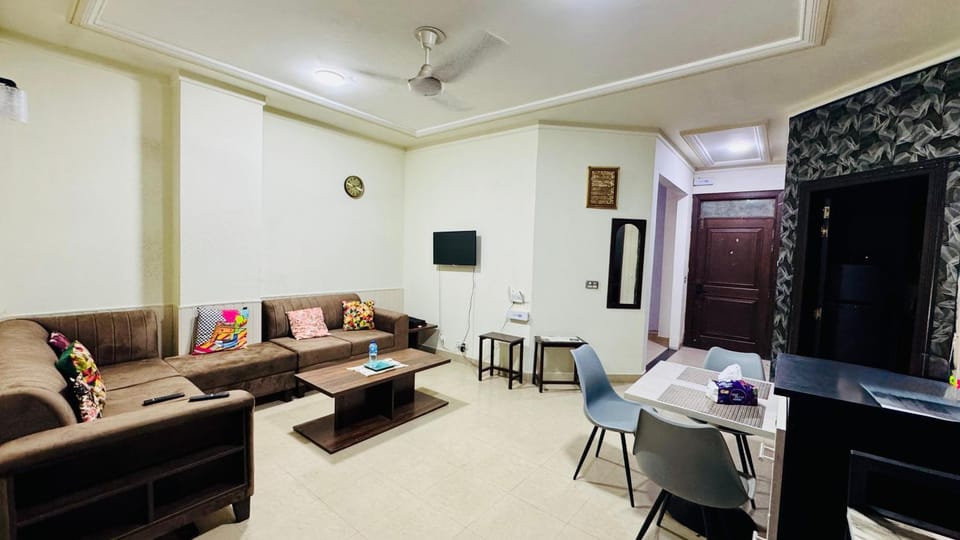 Communal lounge/ TV room, Communal lounge/ TV room, Living room, Seating area, Dining area, Evening entertainment, air conditioner