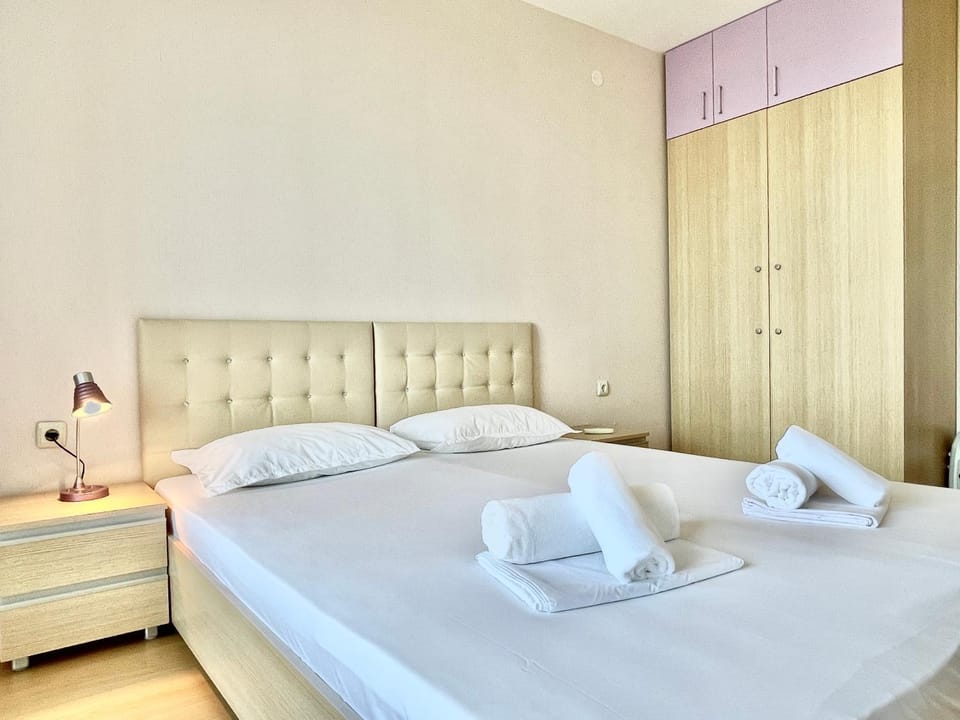 Bed, Bedroom, towels, wardrobe