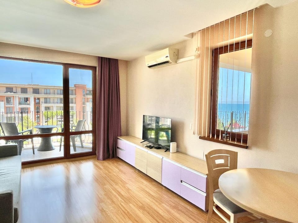 TV and multimedia, Living room, Sea view, air conditioner
