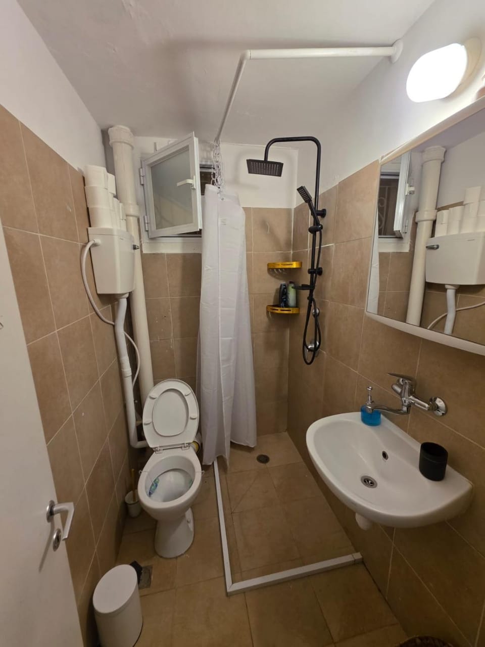 Shower, Toilet