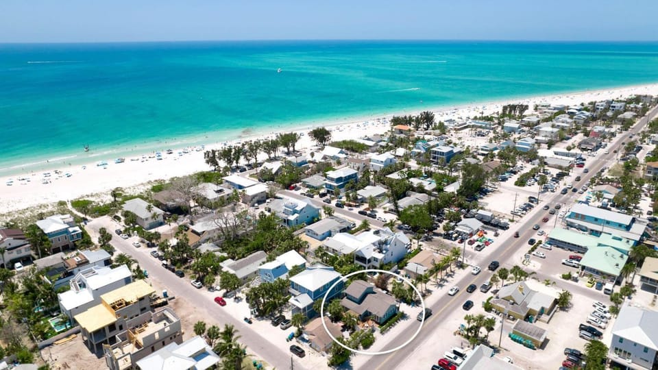 Neighbourhood, Bird's eye view, Beach, Location