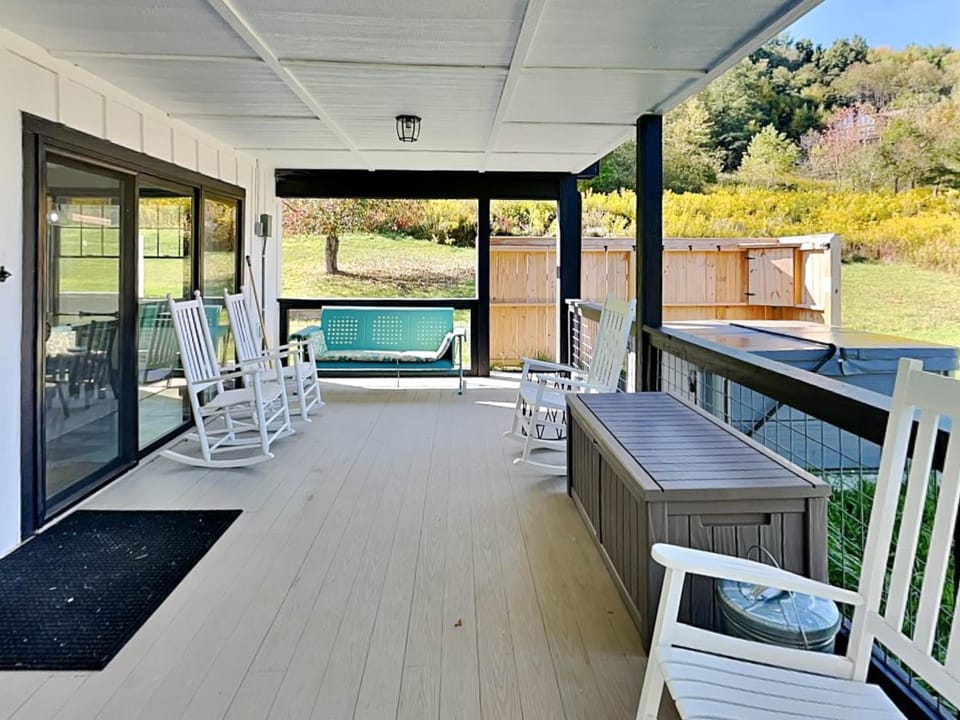 Just Like Home with Hot Tub House in McHenry