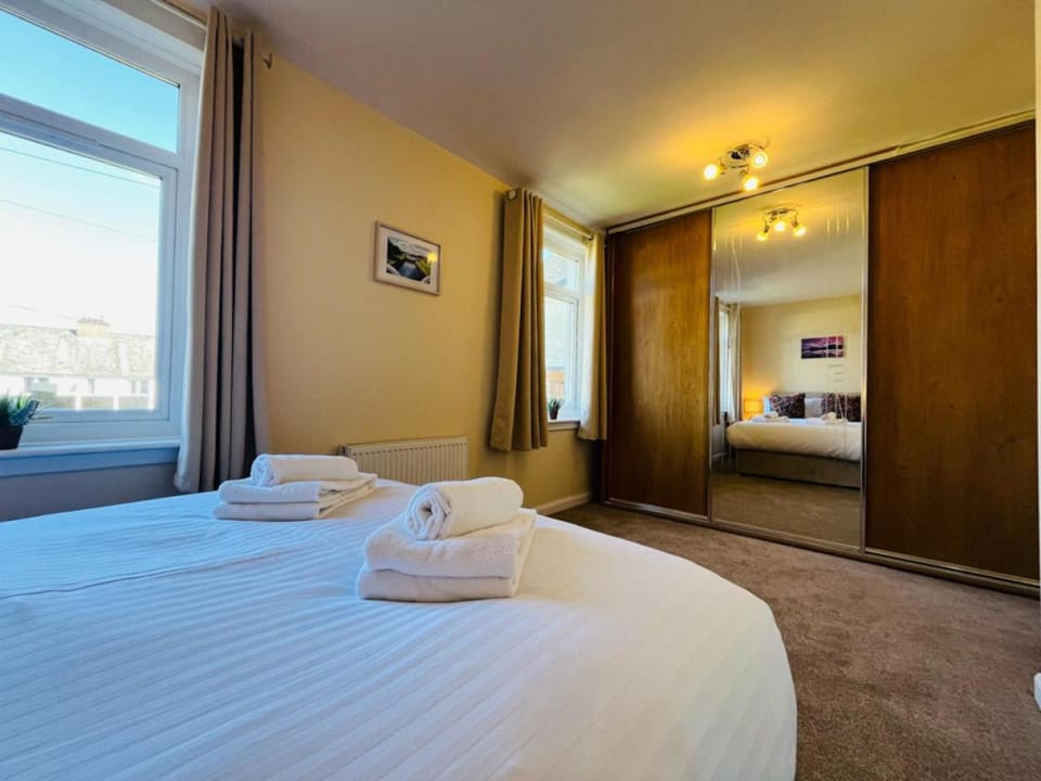 Bed, Bedroom, towels, wardrobe