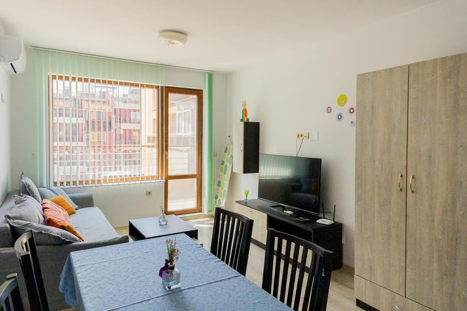 TV and multimedia, Living room, Dining area