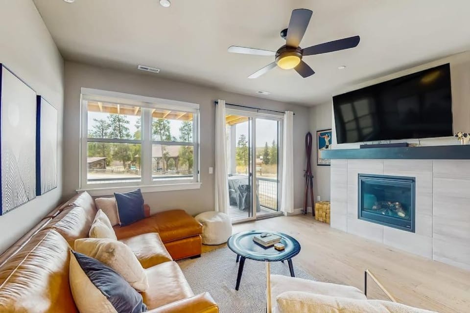 Modern Mountain View House in Fraser