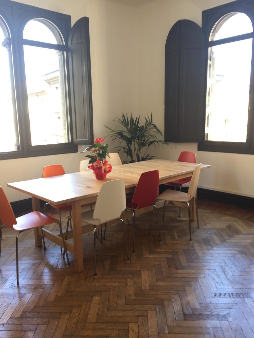 Day, Dining area