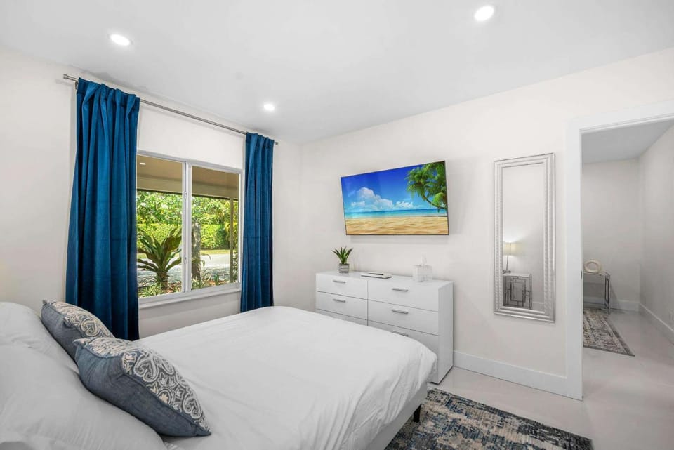 Uhost AI - 4-Unit Gem Mins to Las Olas Beach House in Fort Lauderdale