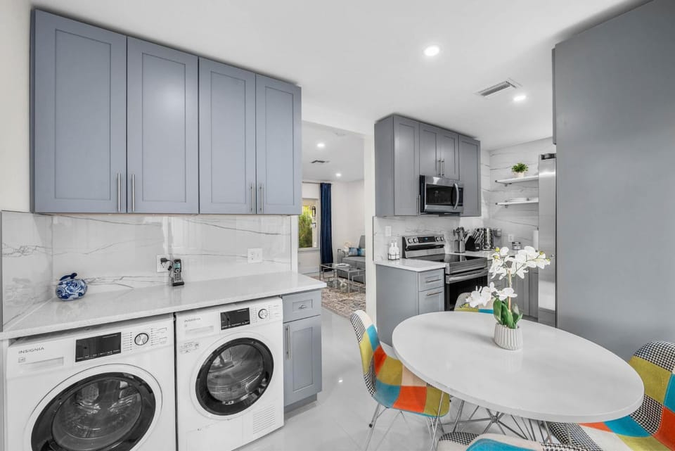 Uhost AI - 4-Unit Gem Mins to Las Olas Beach House in Fort Lauderdale