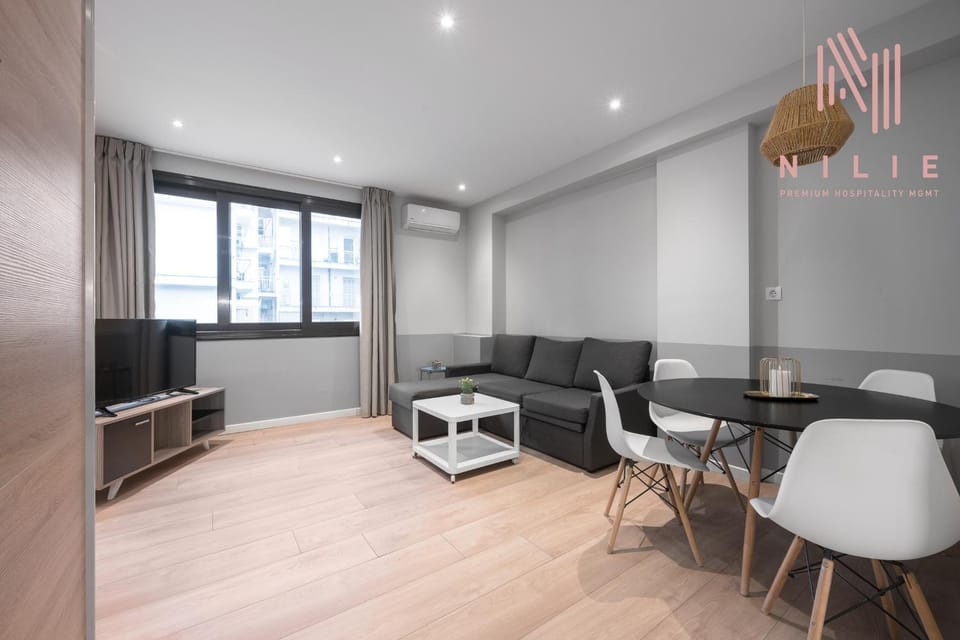 TV and multimedia, Living room, Seating area, Dining area
