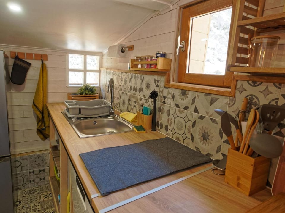 Kitchen or kitchenette, Living room
