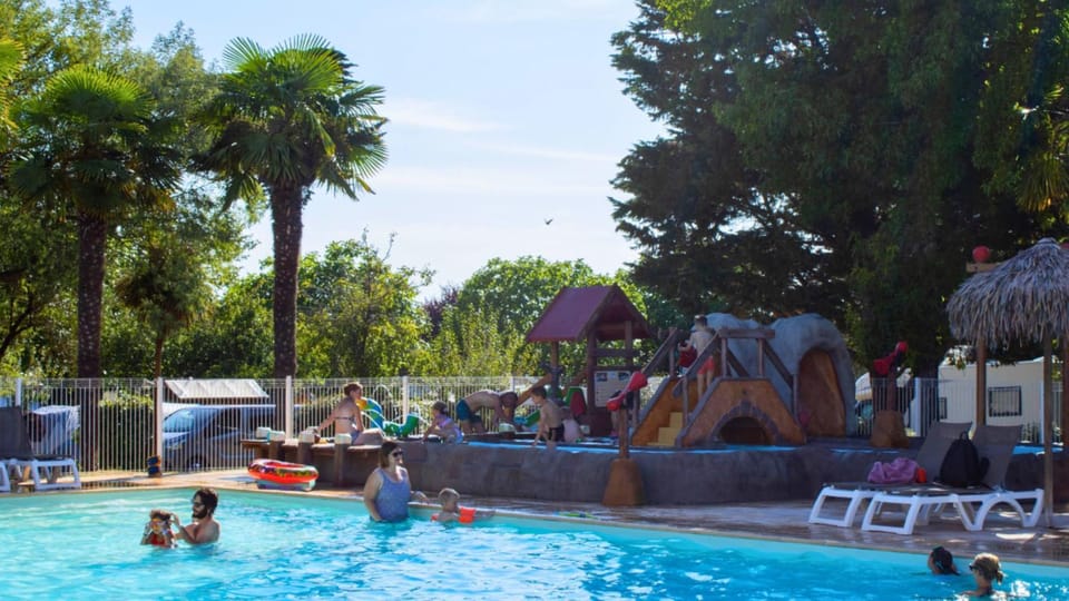 Day, People, Swimming pool, sunbed