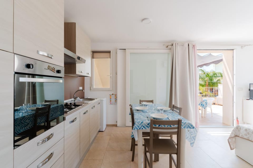 Property building, Kitchen or kitchenette, Living room