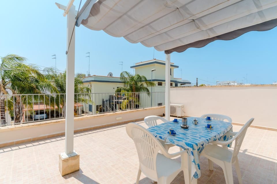 Property building, Balcony/Terrace, Living room