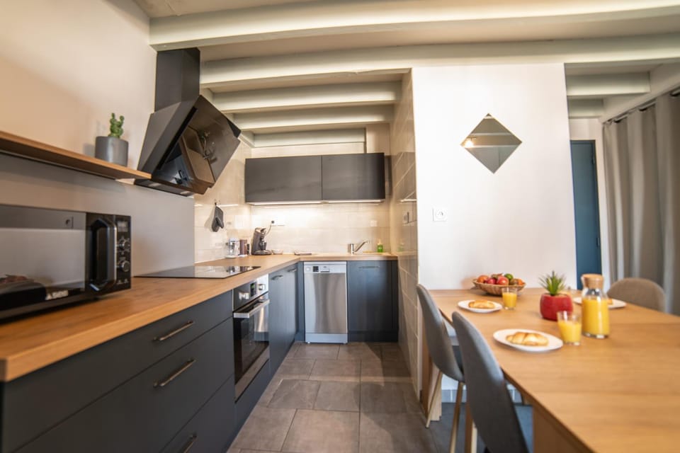 Dining area, kitchen