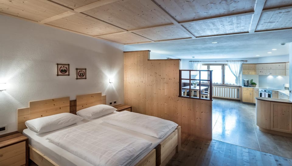 Kitchen or kitchenette, Living room, Bedroom