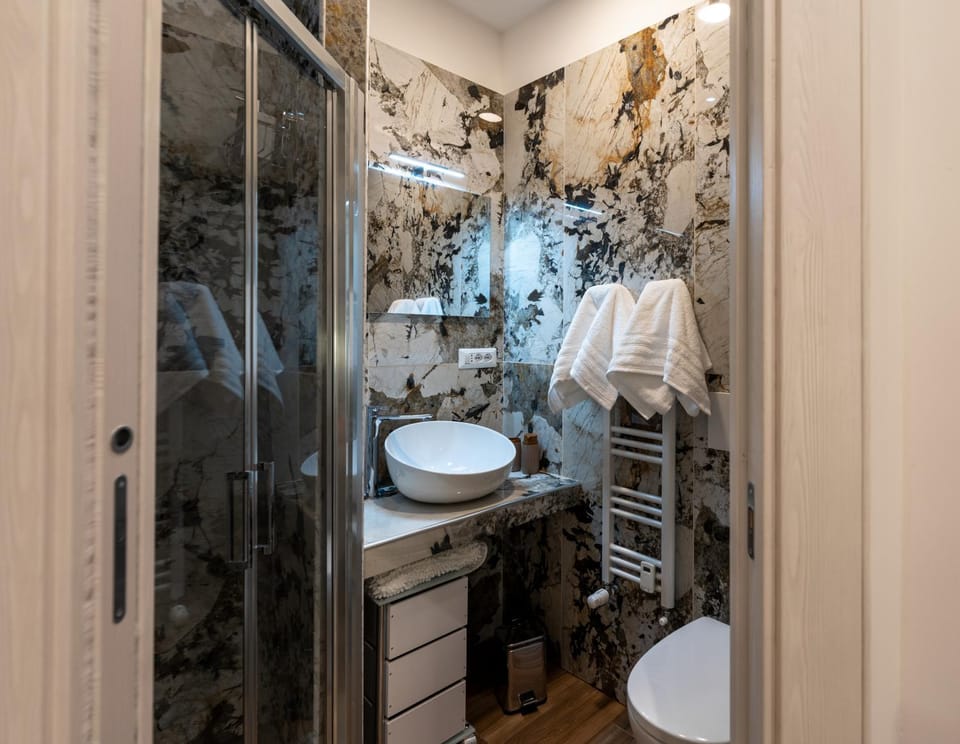 Shower, Bathroom, towels