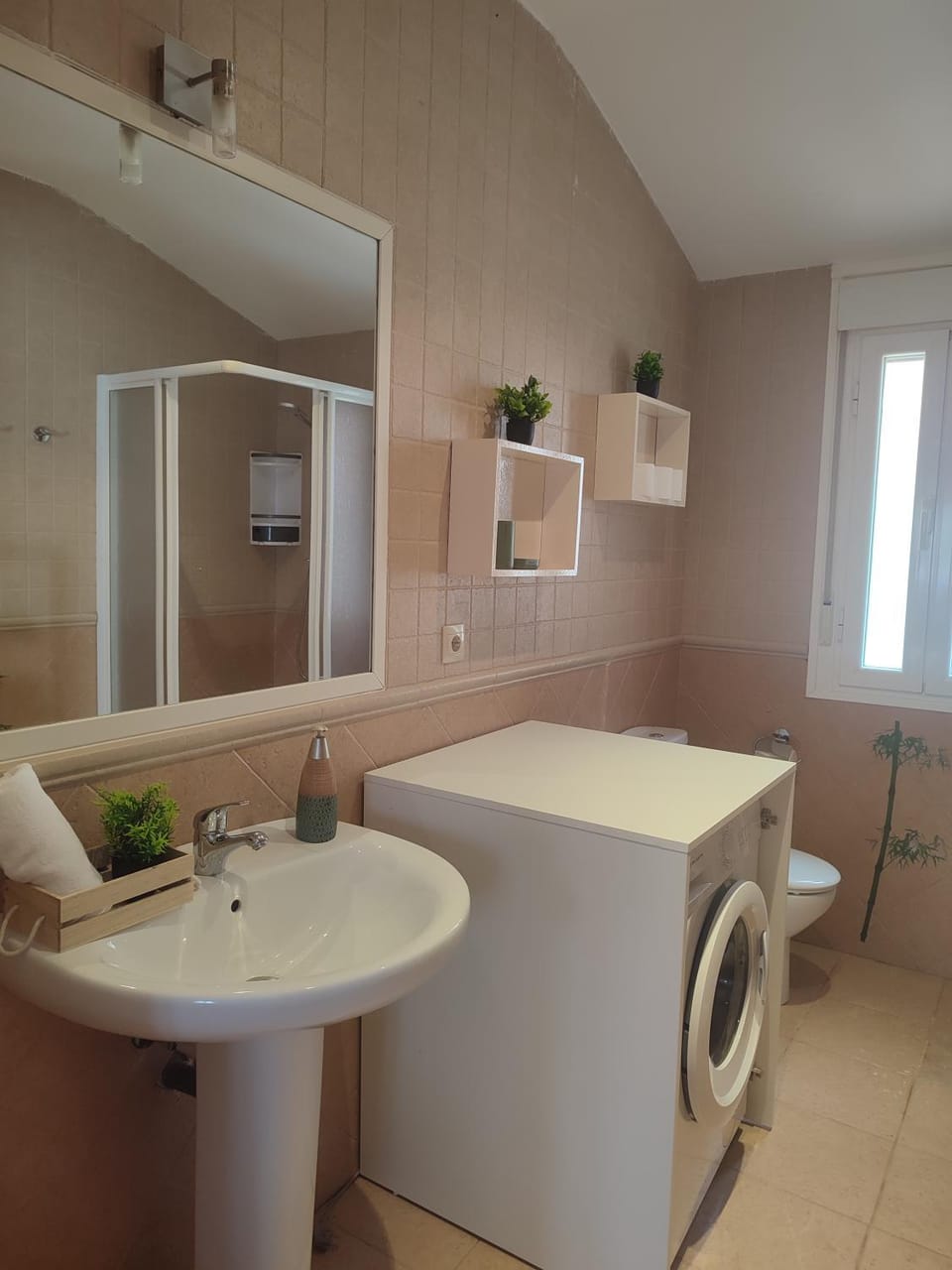Bathroom, towels, washing machine