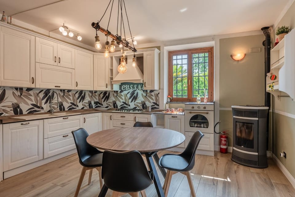 Property building, Kitchen or kitchenette, Living room