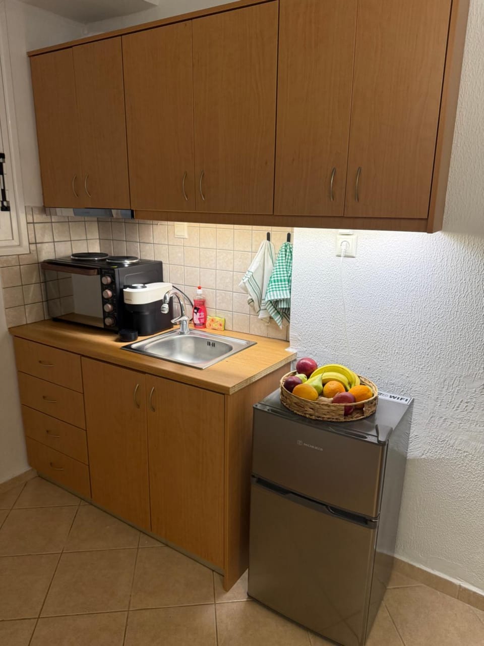 Kitchen or kitchenette, Food and drinks, minibar, oven
