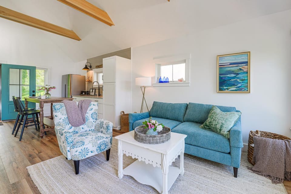 Oceanfront Studio w/ Private Dock in Harpswell! Apartment in Harpswell