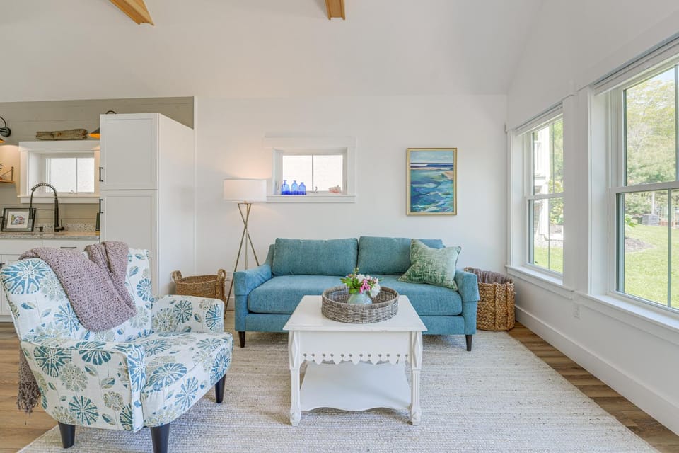 Oceanfront Studio w/ Private Dock in Harpswell! Apartment in Harpswell