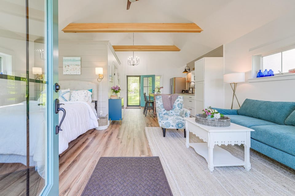 Oceanfront Studio w/ Private Dock in Harpswell! Apartment in Harpswell