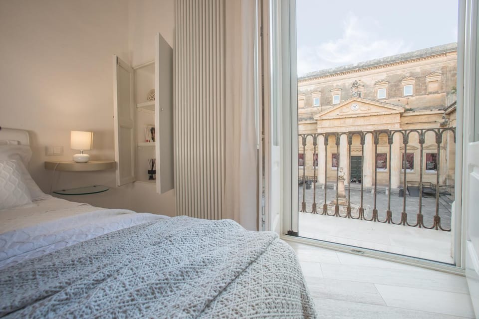 Nearby landmark, Bed, Balcony/Terrace, Balcony/Terrace, Bedroom, City view, Landmark view