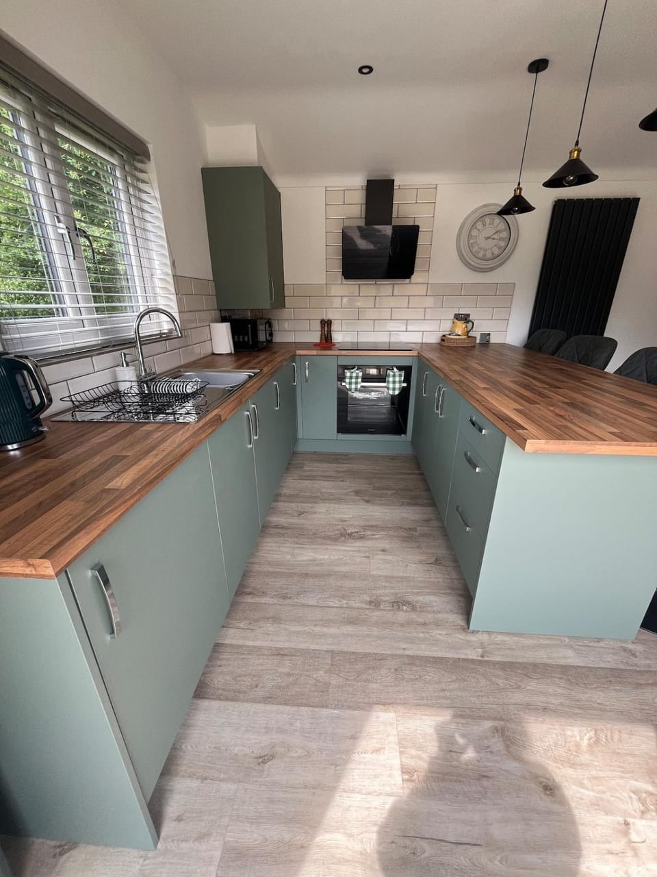 Kitchen or kitchenette, oven, pet friendly, stove