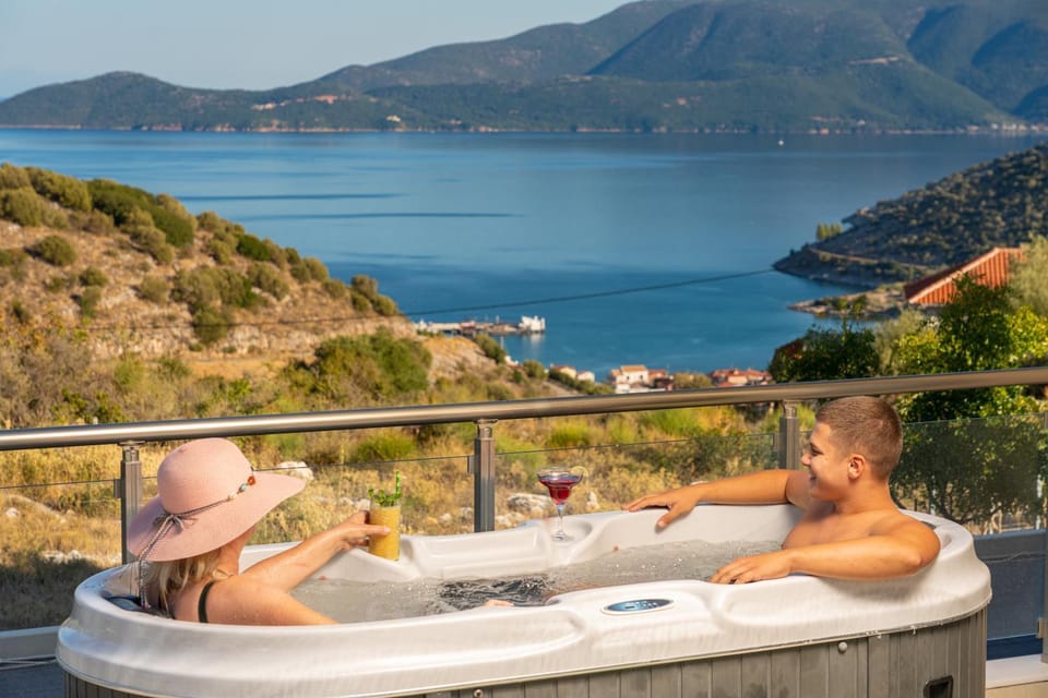 Day, Hot Tub, View (from property/room), Balcony/Terrace, Food and drinks, Guests, Mountain view, Sea view, group of guests
