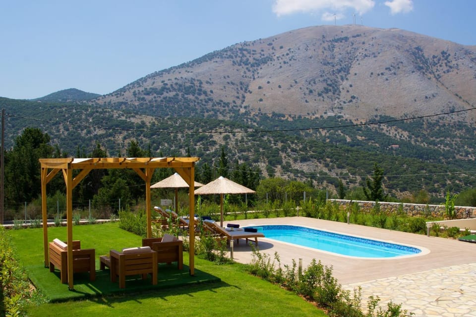 Nearby landmark, Day, Swimming pool, sunbed