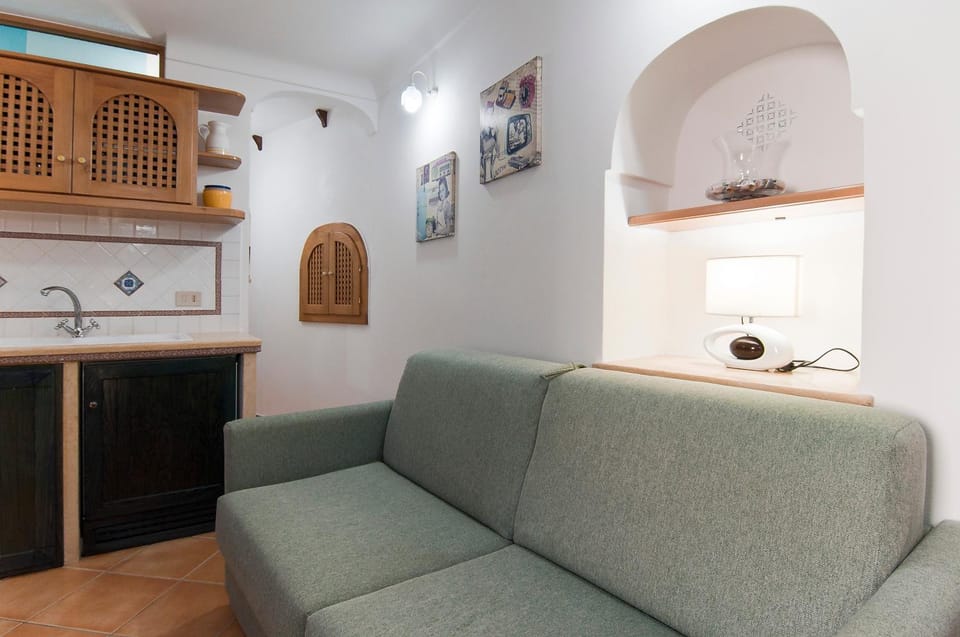 Kitchen or kitchenette, Living room, Seating area, stove