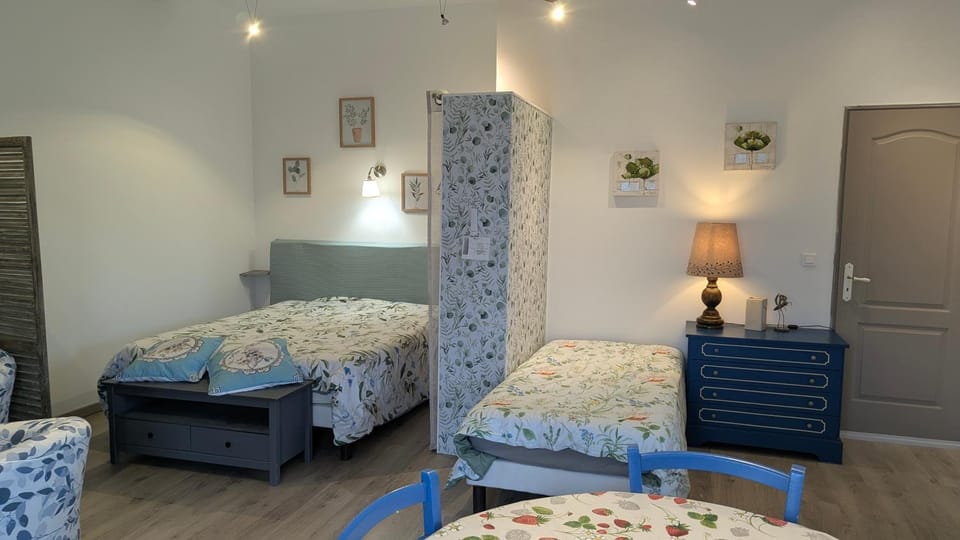 Gite Le Petit Luberon LISIANTHUS Apartment in Gordes