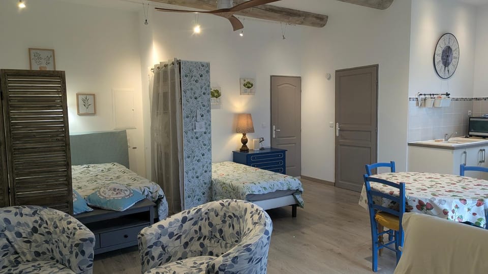 Gite Le Petit Luberon LISIANTHUS Apartment in Gordes
